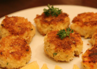 crab cakes with ginger and lime