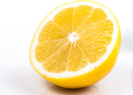 How to squeeze the juice of a lemon in an easy way.