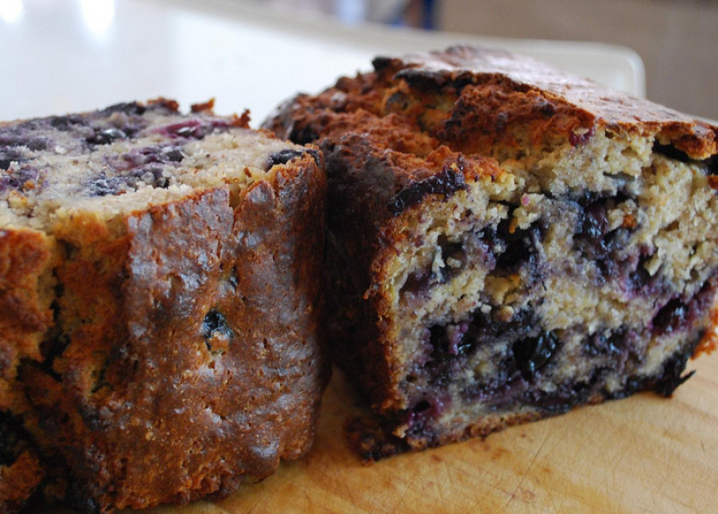 Lemon blueberry ricotta pound cake recipe | 303 calories | Happy Forks