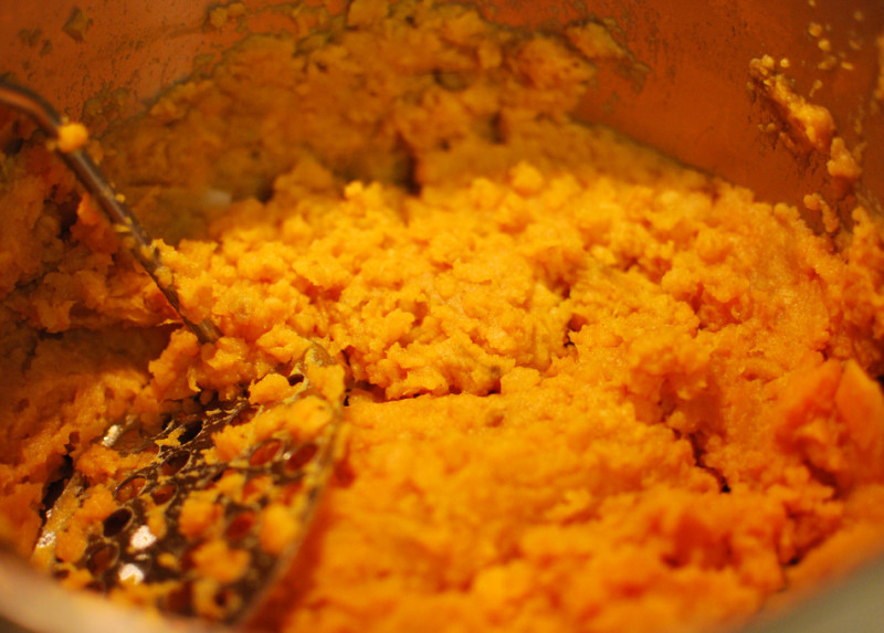 Bourbon mashed sweet potatoes recipe | 124 calories | Happy Forks
