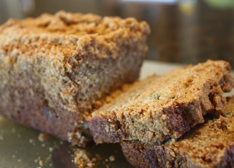 Zucchini bread with pineapple recipe | 323 calories | Happy Forks