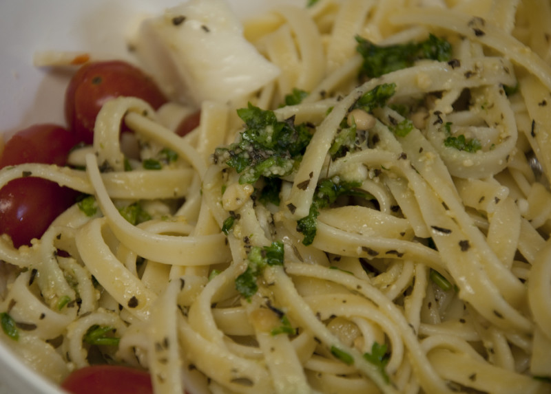 Pasta with tomato, spinach, basil, and brie recipe 238 calories