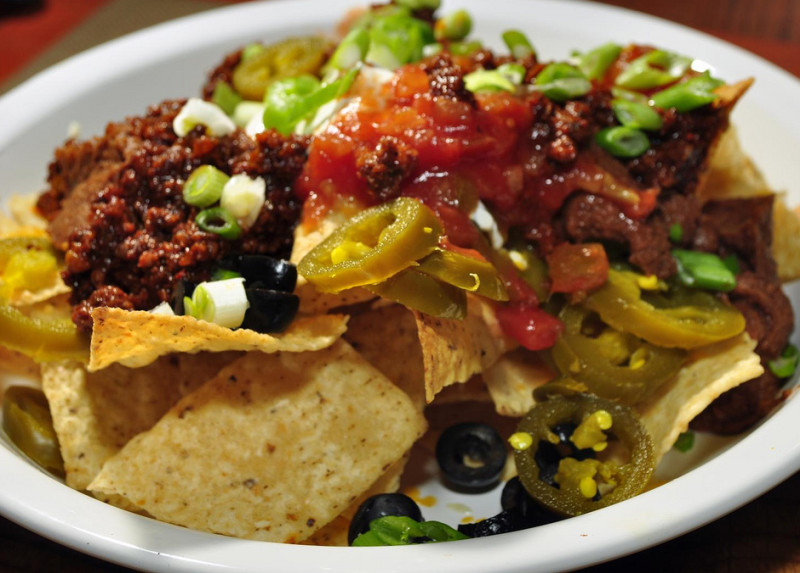 7 layer bean dip recipe | 136 calories | Happy Forks