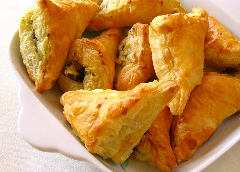 Apple walnut gorgonzola turnovers recipe | 399 calories | Happy Forks