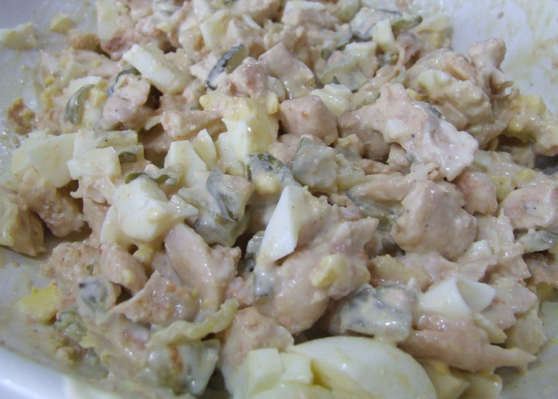 Chicken salad recipe | 138 calories | Happy Forks