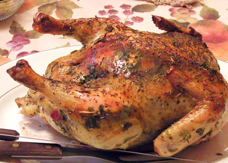 Smoked paprika roasted chicken recipe | 222 calories | Happy Forks