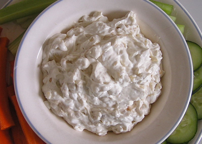 Caramelized onion dip recipe | 166 calories | Happy Forks