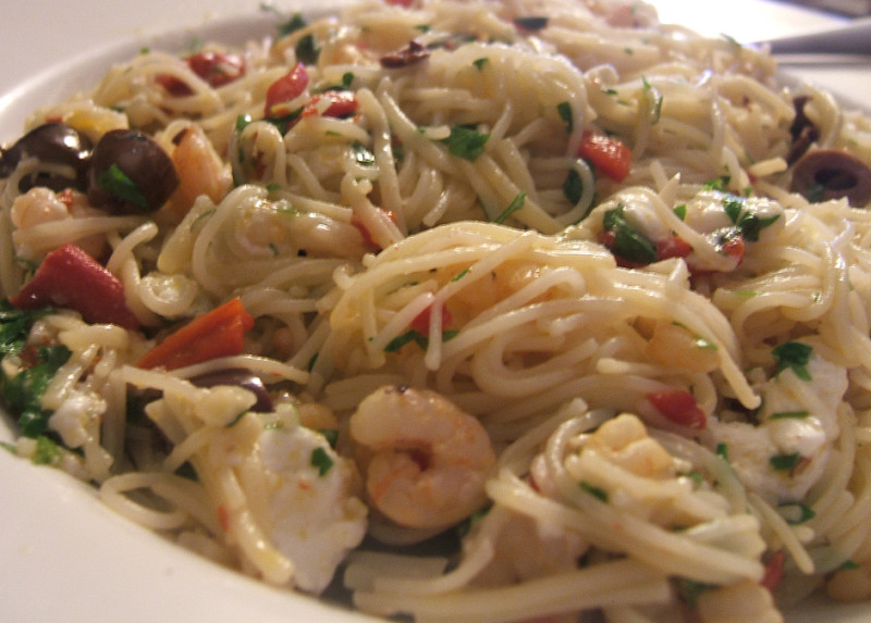 Ancho chile, shrimp, and pasta recipe | 334 calories | Happy Forks