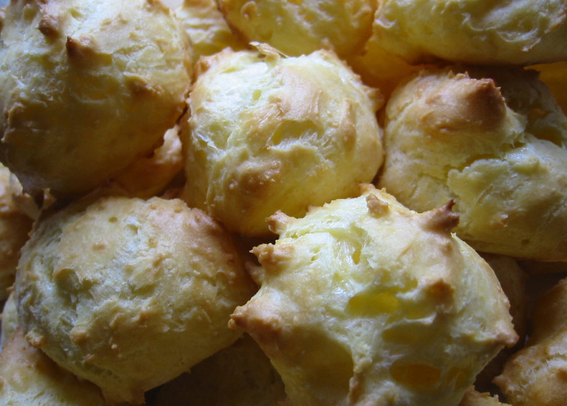 Cheddar cheese puffs recipe | 254 calories | Happy Forks