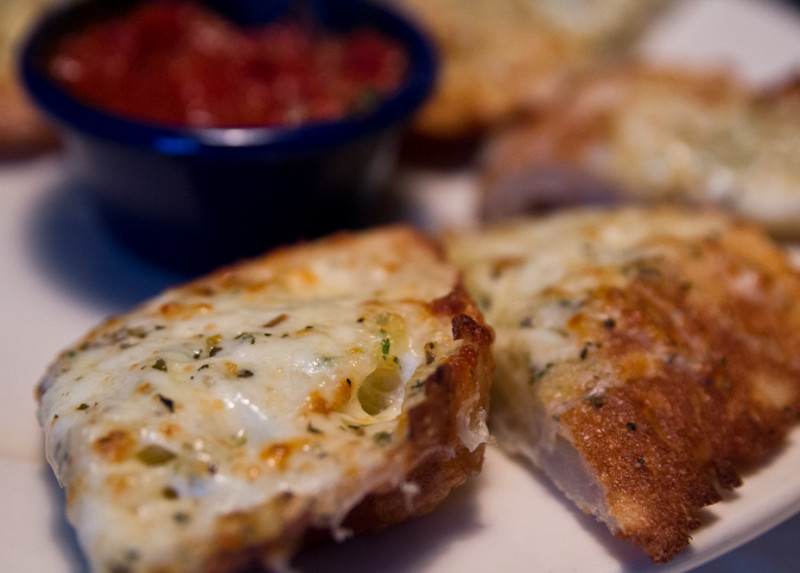 Cheesy bread recipe | 353 calories | Happy Forks