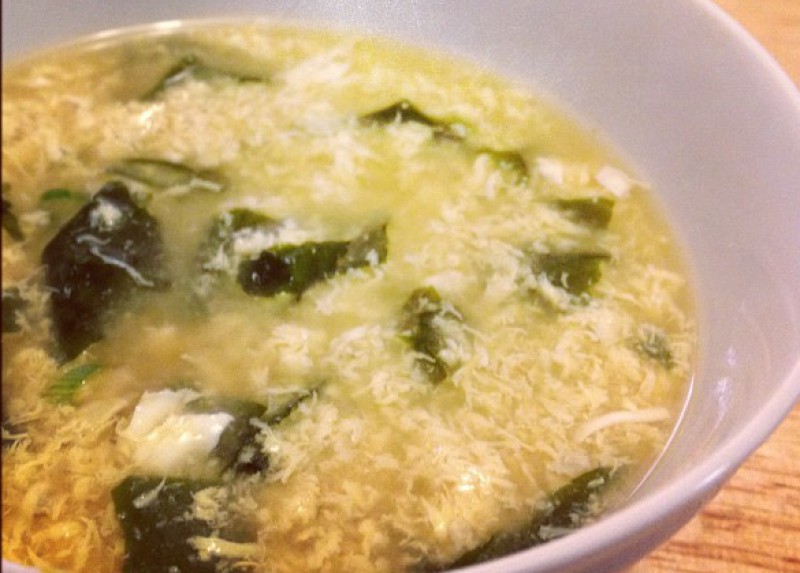 Italian egg drop soup, stracciatella recipe | 17 calories | Happy Forks