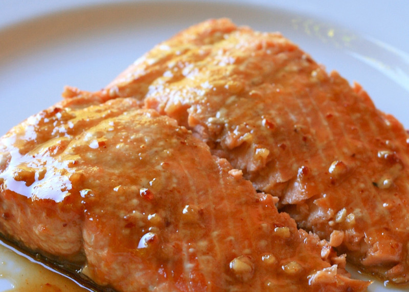 Hoisin glazed salmon recipe | 143 calories | Happy Forks