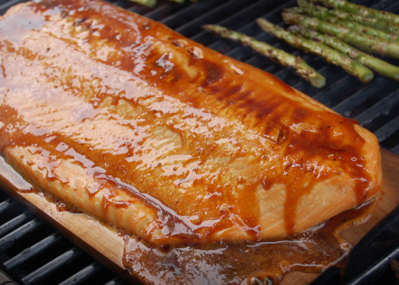 Miso glazed salmon recipe | 138 calories | Happy Forks