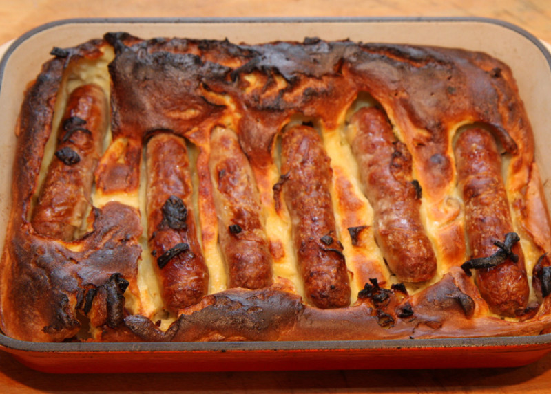 Classic English toad-in-the-hole recipe | 246 calories | Happy Forks