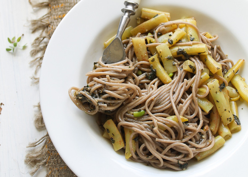 Ginger soba noodles recipe | 304 calories | Happy Forks