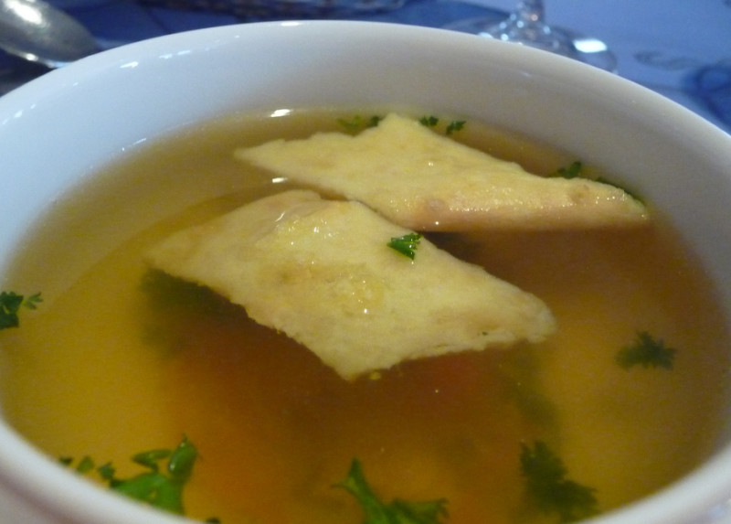 Parmesan broth with kale and white beans recipe | 74 calories | Happy Forks