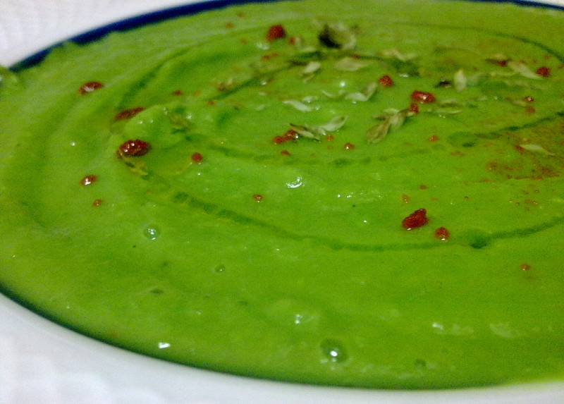 Green pea soup recipe | 58 calories | Happy Forks