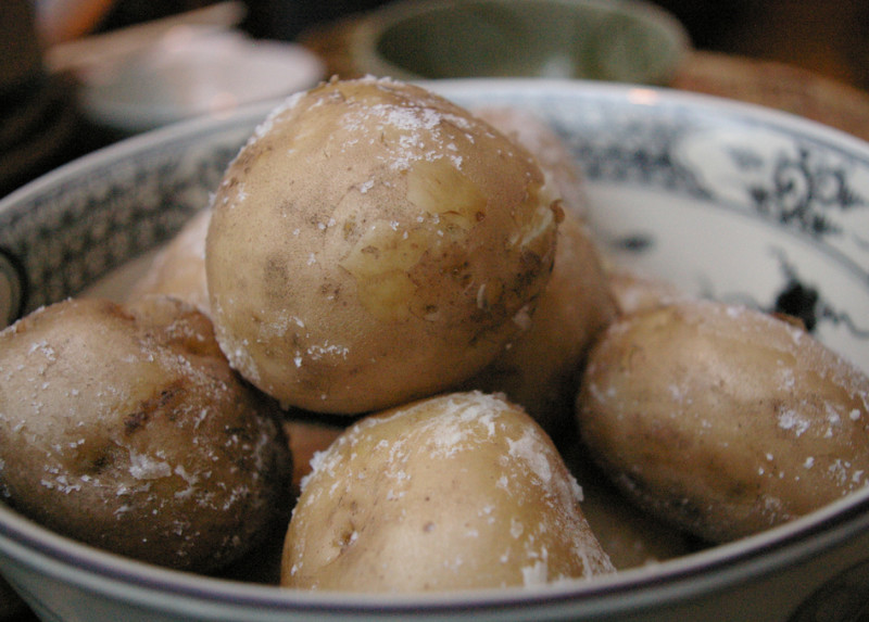 Sea salt baked potatoes recipe 180 calories Happy Forks