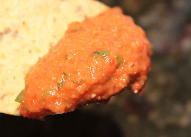 White bean roasted red pepper dip recipe | 292 calories | Happy Forks