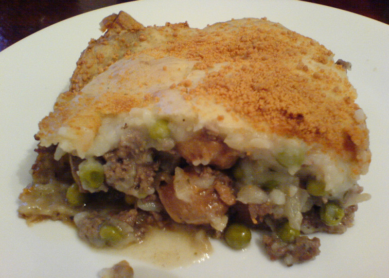 Apple and sausage pie recipe | 197 calories | Happy Forks