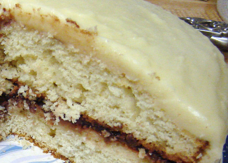 White chocolate cake with lemon glaze recipe | 380 calories | Happy Forks