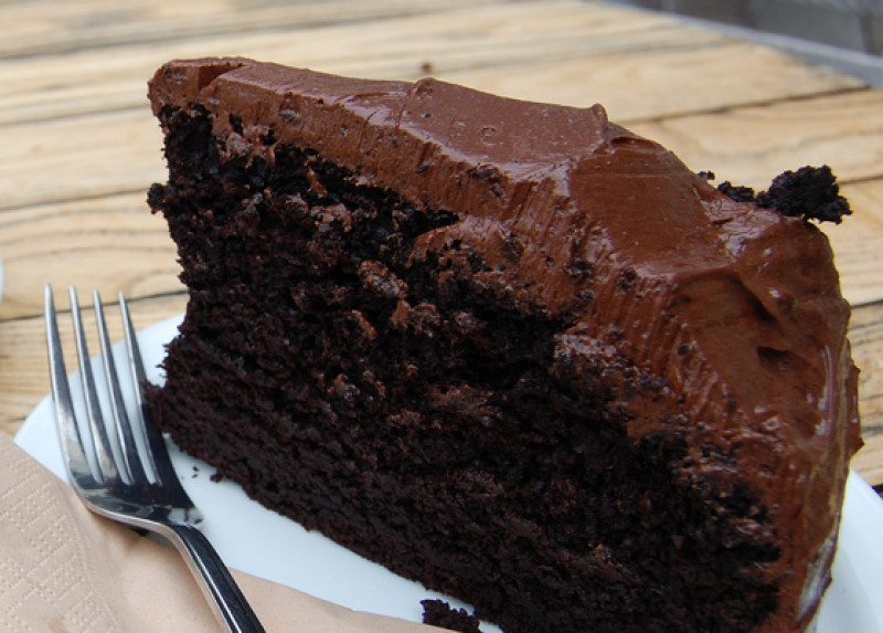 Moist chocolate-beet cake recipe | 359 calories | Happy Forks