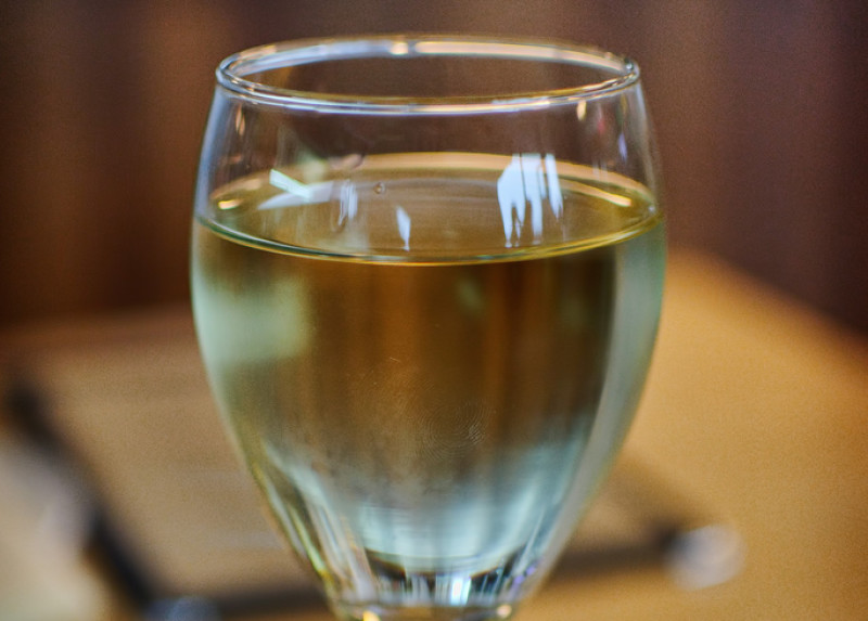 Pineappleginger sparkling wine cocktail recipe 84 calories Happy Forks