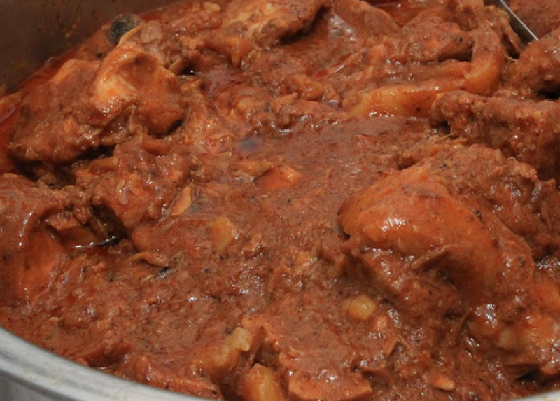 Chili with chocolate recipe | 127 calories | Happy Forks