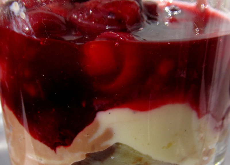 Scarlet rose and berry pudding recipe | 98 calories | Happy Forks