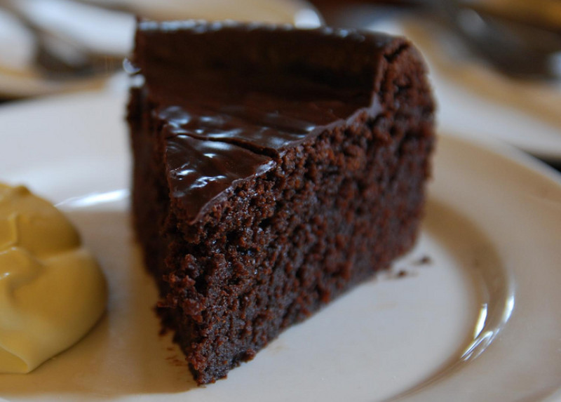 The tipsy, nutty, chocolatey cake recipe 424 calories Happy Forks