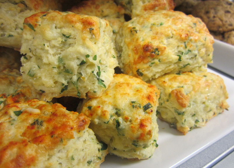 Scones with fresh ramps and cheese recipe | 304 calories | Happy Forks