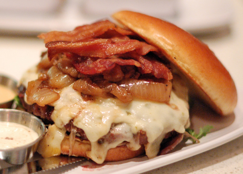 Blue cheese & bacon burgers recipe 346 calories Happy Forks