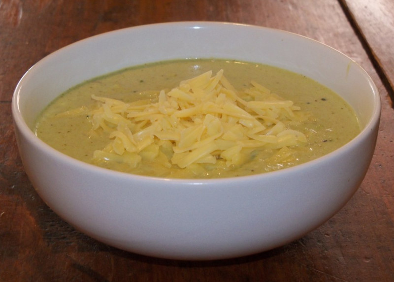 Cheddar & ale aoup with potatoes recipe | 67 calories | Happy Forks