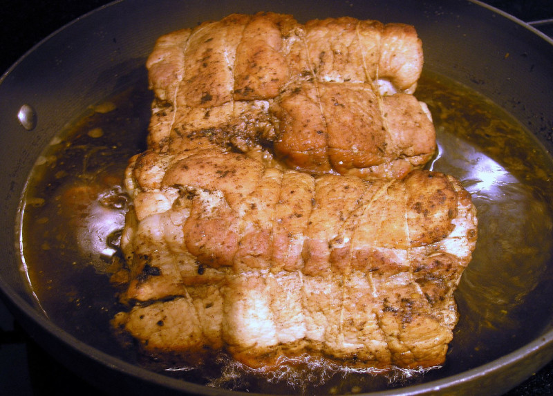 Mediterranean herbed pork roast recipe | 185 calories | Happy Forks