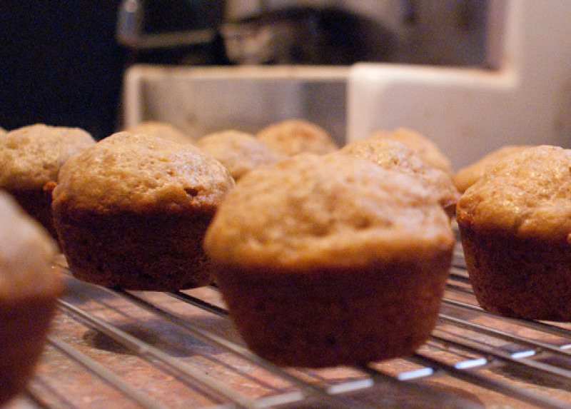 Mini banana bread muffins recipe 320 calories Happy Forks