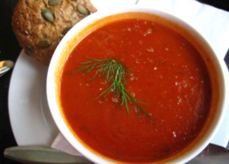 Simple tomato basil quinoa soup recipe | 52 calories | Happy Forks
