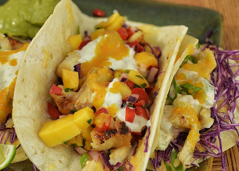 Pork tacos with summer white mango salsa recipe | 150 calories | Happy Forks