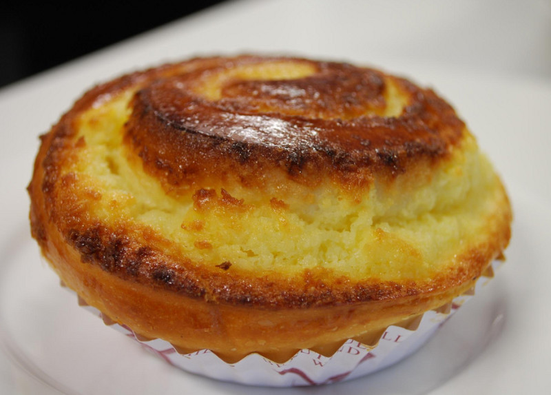 Chocolate swirl buns recipe | 368 calories | Happy Forks