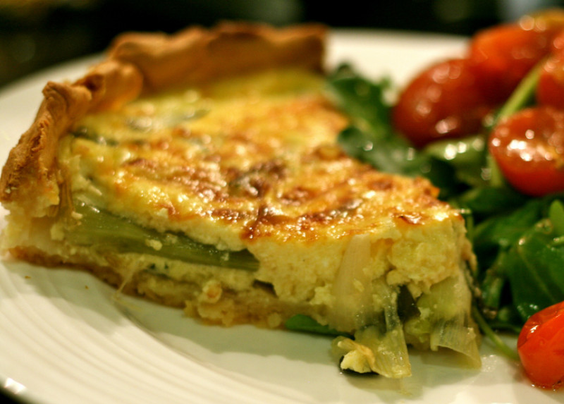 French onion tart recipe | 213 calories | Happy Forks