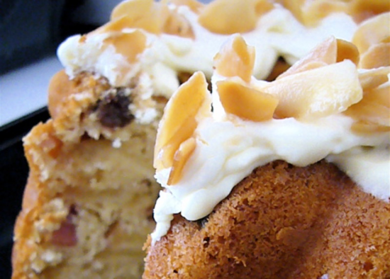 Sweet potato cake with marshmallow frosting recipe | 285 calories | Happy Forks