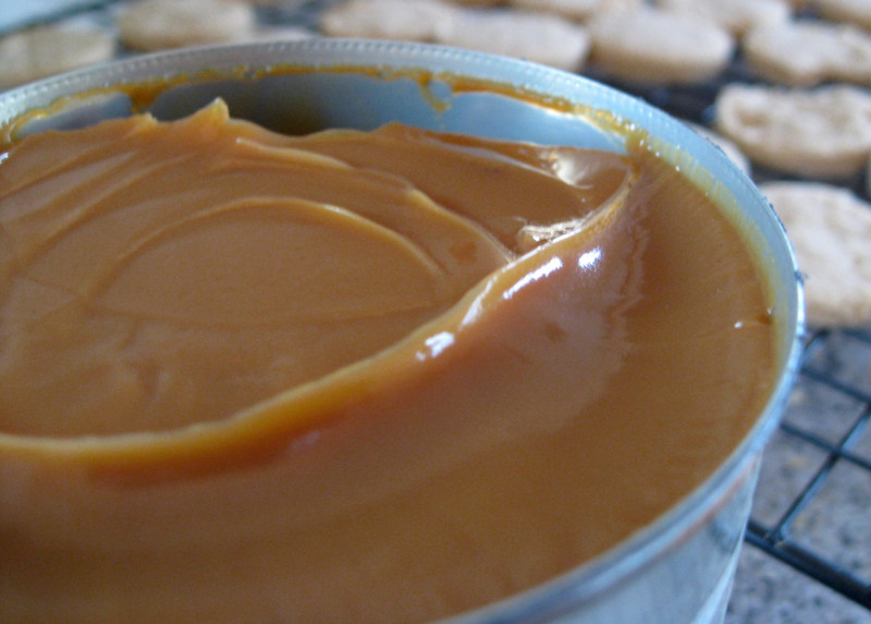 Dulce de leche recipe | 117 calories | Happy Forks