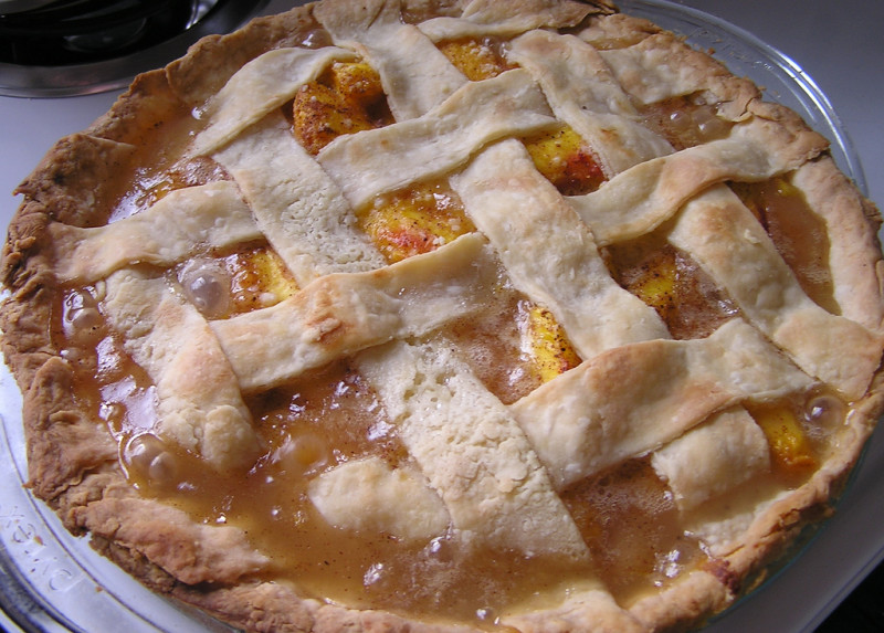 Peach pie recipe | 199 calories | Happy Forks