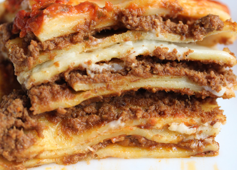 Lasagna bolognese recipe | 147 calories | Happy Forks