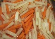 vietnamese daikon and carrot pickles