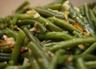 green bean salad with fried almonds